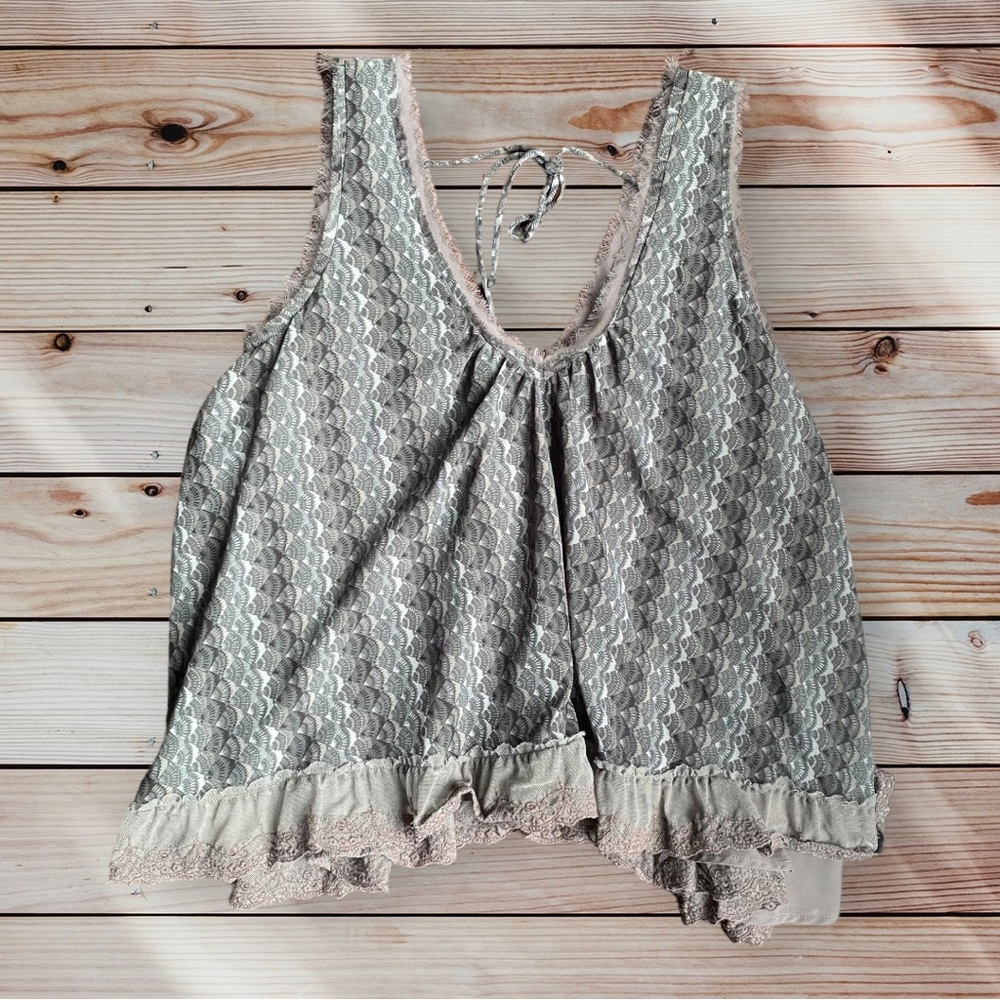 FREE PEOPLE Women’s Top Ruffled Lace Edge Flowy Back Tie in Gray/Black Pattern